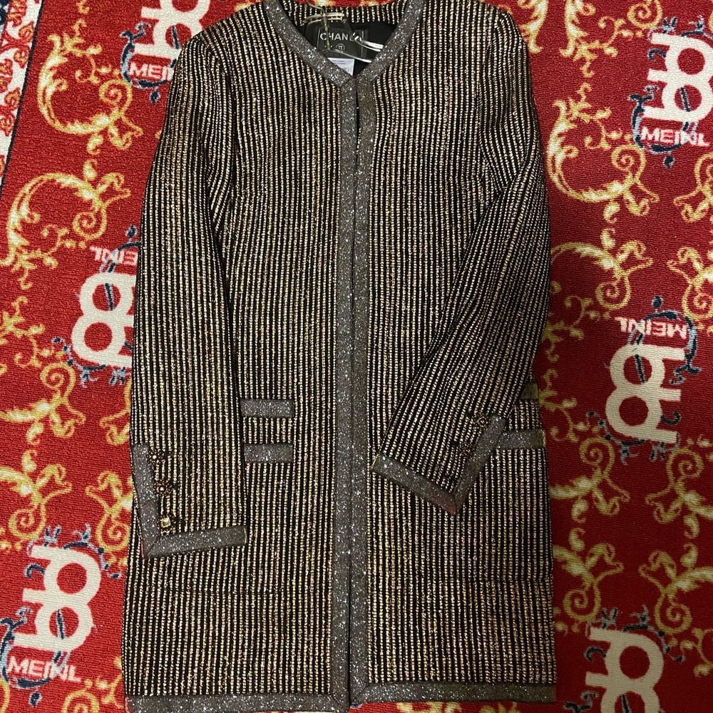 Vintage CHANEL 2 -Piece Shimmering Jacket & Skirt
